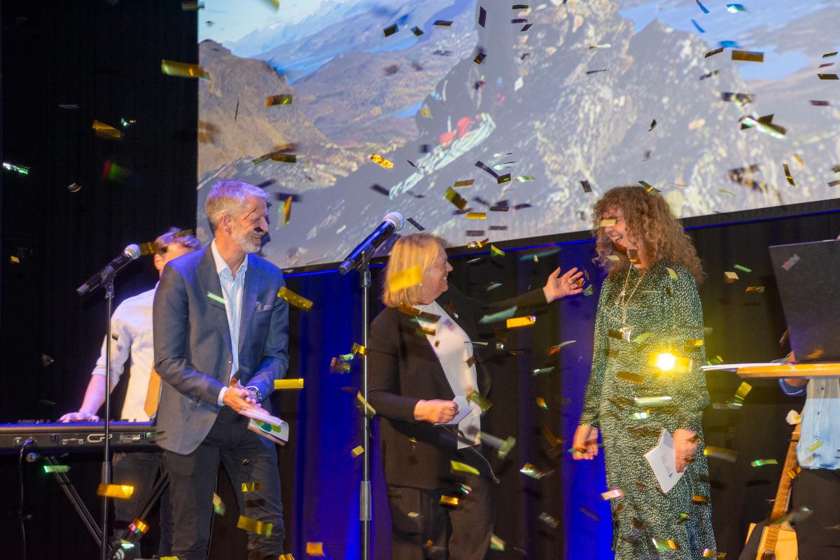 Årets friluftslivskommune Tjeldsund med konfetti!.jpg